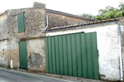 --- Quartier très Calme --- N'attendez plus --- Ensemble de trois Maisons mitoyennes (dont une à étage) à rénover d'une surface totale 106 m² sur 2 niveaux, Séjour, Cuisine, 3 Chambres, Deux Salles d'eau, deux Wc ++ un Garage 40 m² (combles aménageab...