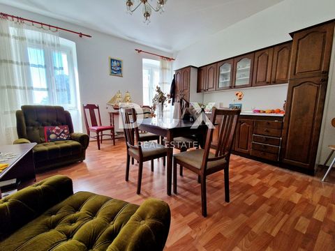 Location: Primorsko-goranska županija, Rijeka, Belveder. RIJEKA, BELVEDER - 3 BEDROOMS + LIVING ROOM AND 1st floor balcony, 100 m2 A 100 m2 apartment is for sale on the first floor of Belveder. This spacious apartment has a balcony and two woodsheds....