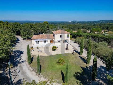 Saint-Rémy de Provence area - Exclusivity Situated on the heights of Eyragues, in one of the most beautiful districts, come and discover this beautiful property surrounded by 8,000 m² of land planted with oak, pine, fruit and olive trees and boasting...