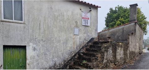 Nous vous présentons cette charmante maison de campagne située dans la région du Sertã, idéale pour ceux qui recherchent la tranquillité et la connexion avec la nature. Située dans un quartier entouré de verdure, cette propriété offre une atmosphère ...