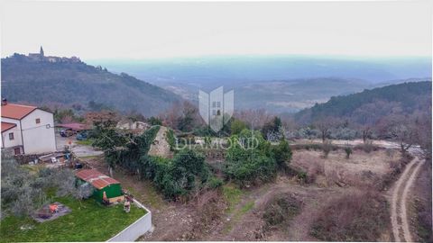 Location: Istarska županija, Grožnjan, Grožnjan. Istrien, Grožnjan Baugrundstück mit Panoramablick! Dieses schöne, weitläufige Grundstück befindet sich in einem ruhigen Dorf in der Nähe von Grožnjan. Die Grundstücksfläche beträgt 1279 m² und liegt ga...