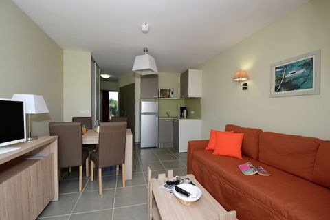 Dit vakantiecomplex ligt in het hart van de wijngaarden van de Languedoc en biedt appartementen op de begane grond met airconditioning, WiFi en een terras. Je profiteert van twee zwembaden en een sauna/hammam (tegen betaling), en in juli en augustus ...