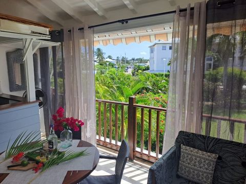 Appartement Haut de quart de villa T1 meublé à St François 149900 euros