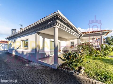 Single storey house with garage, swimming pool, large patio and garden Composition: Large living room with 50 m2. Lots of light. Equipped openspace kitchen. 3 bedrooms all with large wardrobes 1 is suite with dressing room All rooms have balcony door...