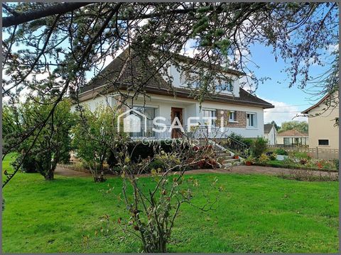 Pavillon 7 pièces de 149 m2 sur deux niveaux et sous-sol complet.Terrain de 2860 m2 clos et arboré.