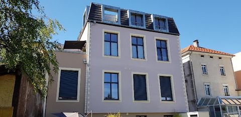 Appartement à Vendre à Delle. Très bel appartement de standing de 70m² en duplex de type T3 au second étage, situé au cœur de la ville, à proximité directe de tous commerces, dans une petite copropriété récente (2018). il comprend : - Cuisine entière...