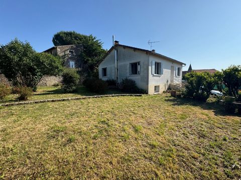 MAISON DE VILLAGE 3 CHAMBRES GARAGE ET JARDIN A CHAMPDENIERS !