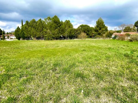 Terrain constructible 1389 m2 à Virazeil