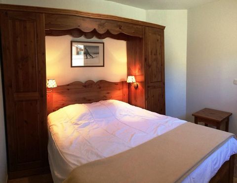 Residence Les Mélèzes d'Or is located in the heart of Les Orres 1800 ski resort, just by the main square. Being close to all amenities and a few steps from the skilifts will make your stay in Les Orres easy and convenient. Accommodation comes with a ...