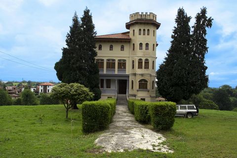Have you ever thought about having a boutique hotel? Now you have the great opportunity with this castle, undoubtedly an exceptional property on a plot of almost 10,000m2. The main house of architecture Indiana, better known as ̈The Castle ̈ has 400 ...