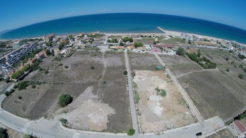 Flat plot located in Dénia just 500m from the sea and 12km from the center of Dénia.