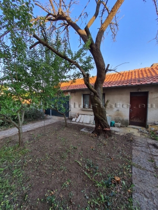 Price: €55.900,00 District: Varna Category: House Area: 120 sq.m. Plot Size: 260 sq.m. Bedrooms: 2 Bathrooms: 1 Location: Seaside Solid built a big house in the nice town of General Toshevo. The property is located in a very quiet street in a walking...