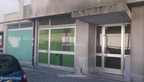 Sale of shops with good areas, City Center, Viana do Castelo.  It has toilets and storage. Quiet area with great access. Ref.: VCM12803 BETWEEN DOORS Founded in 2004, the ENTREPORTAS group over 15 years old, is a leader in real estate mediation in th...