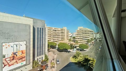 Great opportunity to acquire a modern office (freehold) in a prime location, Tembo Banús, next to El Corte Inglés and the Antonio Banderas square. The office offers great views to main square and also sea views. The building includes a safe undergrou...