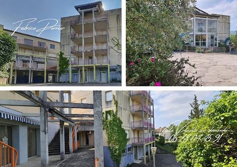 Ideal investor with a considerable conceivable and achievable potential of 49 dwellings. Plans and additional photos on request and virtual tour by appointment. The set consists of 4 buildings some on 4 levels to rehabilitate with a surface of 3,018m...