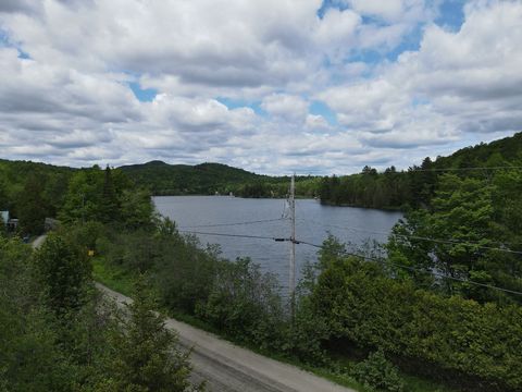 This land offers a unique opportunity to build your home in a natural environment. With its 2.5 acres of spacious land, you will have ample space. Located near Owl's Head Ski Mountain, the Golf Club and Lake Memphremagog to which owners have a right ...