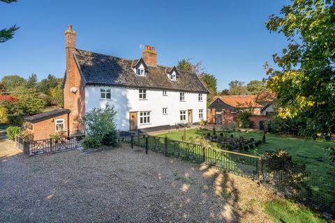 ***NO ONWARD CHAIN***This is a home that’s most unusual – Grade II listed but with underfloor heating. Blending character with comforts and a high-spec finish, we think it’s a place that will take some beating! Acres of grounds add to the appeal, wit...