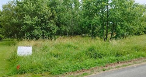 Summary Nearly 3,000 m² of land of which approximately 2,000 m² is constructible - a building plot with good potential. A generous surface area to allow much architectural freedom. Exterior Wooded environment