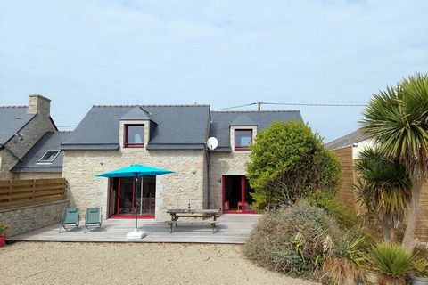 Only 400 meters from the beach and in a wonderfully quiet location: Semi-detached house made of natural stone on an enclosed garden property. You can relax wonderfully on the south-facing wooden terrace. You live in a small hamlet by the sea and on t...