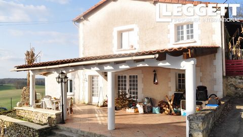 97758LAL24 - Impressive stone house with uninterrupted views over the Dordogne countryside. This property has been divided into two flats, so it's possible to have a 'granny' flat for some member of the family. This is the place for you if you wish t...