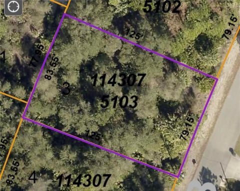Terrain résidentiel disponible à North Port, FL situé dans le comté de Sarasota. Nécessite un puits et une fosse septique. Beaucoup d’autres maisons à proximité.