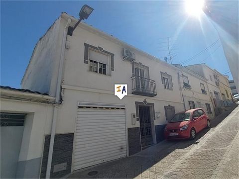 Esta espaciosa casa adosada renovada de 304 m2 de construcción, 4 dormitorios y 2 baños, está situada en el popular Castillo do Locubin, cerca de la histórica ciudad de Alcalá la Real, en el sur de la provincia de Jaén, en Andalucía, España. Ubicada ...