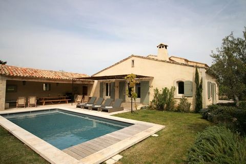 Attractively furnished detached Mas, within walking distance of the cafes and restaurants of the village of Eygalières. This Mas has been recently renovated with old traditional materials and is furnished with warm, tasteful Provencal decoration. The...