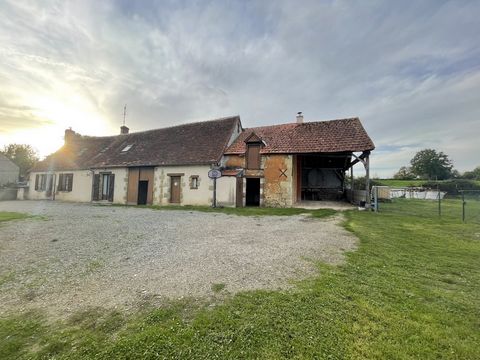 In een klein gehucht in de buurt van Levroux, ligt deze charmante boerderij van 130 m2. Dit mooie huis bestaat op de begane grond uit: een keuken, een eetkamer, een woonkamer, een badkamer, een wasruimte met toilet. Boven: 3 slaapkamers, een toilet. ...