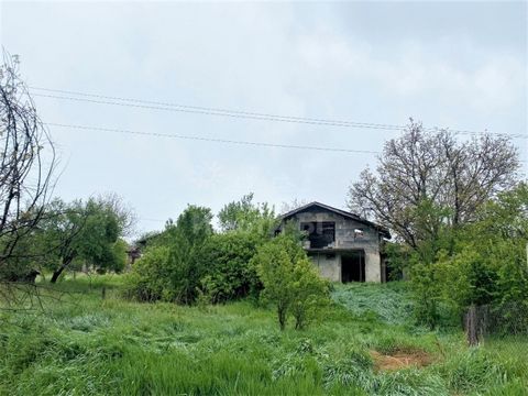 Het wordt te koop aangeboden op een stuk grond in een rustig en vredig deel aan het begin van de stad Varna. Batanovtsi, niet ver van de rivier. Het perceel is zonnig, met een lichte verplaatsing, er staat een oud huis in - voor volledige wederopbouw...