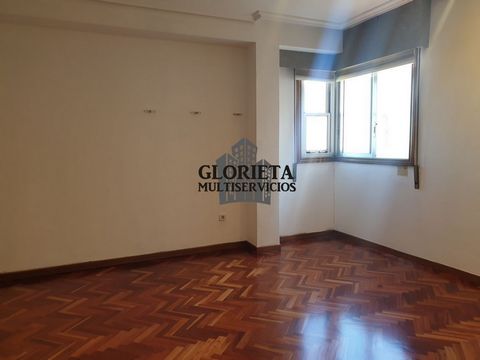 APARTMENT FOR SALE IN GARCIA BARBON AREA! Glorieta Real Estate. sells phenomenal two-bedroom apartment on Calle Gracia Barbón. Apartment located on the 8th floor, totally exterior and with open views, its orientation gives it natural light throughout...