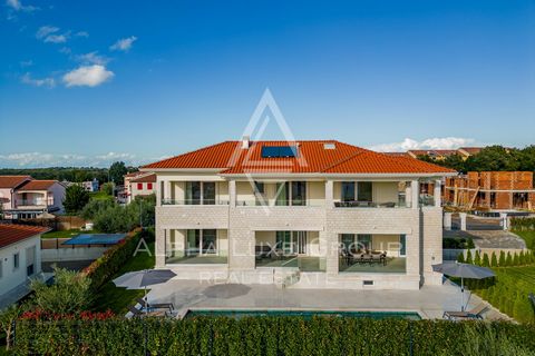 Exclusive at ALPHA LUXE GROUP - Poreč, Istria: Luxurious villa with panoramic sea and city view, close to the center Discover your dream home in Poreč, Istria: a stunning, newly built villa offering breathtaking views of the sea and the historic city...