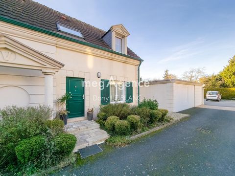Discover this charming 5-room house, ideally located just a 5-minute walk from the Coliseum and Chartres train station, in the heart of a private and quiet enclosure in Mainvilliers. The warm interior includes a bright 34m² living room with a pellet ...