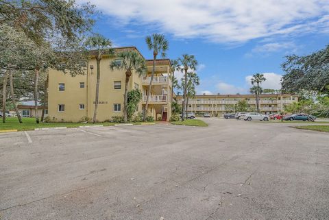 Large 1 bedroom, 1.5 bath unit in Deerfield Beach's 55+ Natura Community. Unit boasts white/granite/stainless kitchen, 1.5 baths, and enclosed patio/florida room. This active community features clubhouse, heated pool, exercise room, shuffleboard, wal...