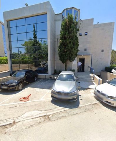 Kifissia, Adames Oikismos Peloponnision, Building For Sale 953 sq.m., Property status: Very Good, 3 level(s), 3 spaces, Heating: Autonomous - Fan Coil, 3 Bathrooms(s), 3 parkings, Build Year: 2007, Energy Certificate: D, Floor type: Tiles, Type of Do...