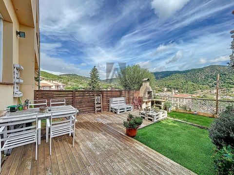 This excellent semi-detached house located in the residential area of El Cim offers spectacular views of both the mountains and the sea. Its location is ideal as it is close to a primary school and provides quick access to both Barcelona and the beac...