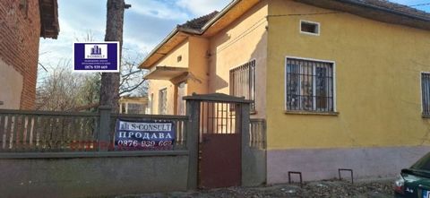A agência vende uma casa térrea EXCLUSIVA na aldeia de Hayredin, região de Hayredin. Vratsa 500 metros do centro da vila. A propriedade está localizada em ul. Vasil Vodenicharski 15, no início da aldeia, tem um hall de entrada, uma cozinha, uma casa ...