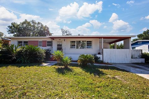 Come discover this awesome solid block construction 3 bedroom, 2 bath home with great fenced in yard perfectly located near all shops, restaurants, great schools, and highways! No HOA! The home has a nice open feel as you walk in the front door! Open...