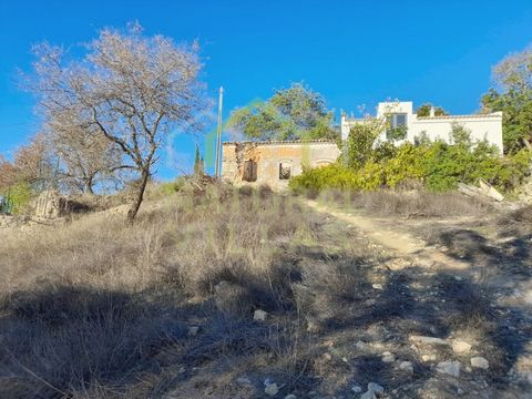 Urban Plot in Loulé: Opportunity to Build Your Dream Home with Sea View! Plot with Ruin in Quiet Area, Close to Loulé and Vilamoura, with Asphalt Access and Magnificent Sea View. This urban plot, located in Loulé, offers a unique opportunity to build...
