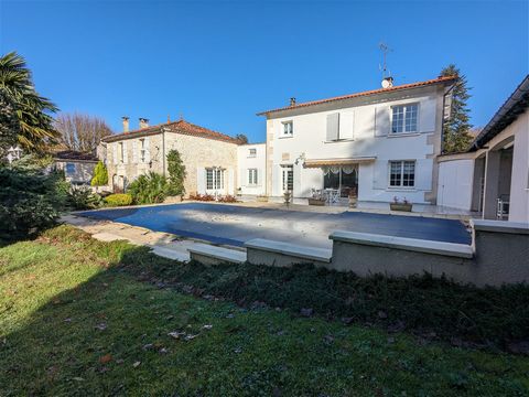 Come and discover this magnificent property located in the heart of the village of the pretty town of St Bris des Bois. House made entirely of cut stone and rubble offering beautiful, large spaces. It consists on the ground floor of an entrance, a li...