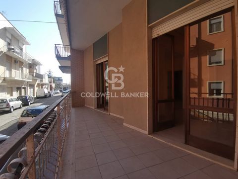 GALATINA - LECCE - SALENTO Apartment for sale in Galatina - Mezzanine floor, 133m2 with large rooms. Location: Located in the heart of Galatina, this spacious apartment offers an excellent location ensuring primary services are within walking distanc...