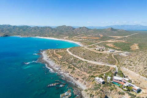 The Pinnacle, Homesite 58, is a 1.4-acre lot (5,815 square meters) with 270-degree panoramic views from Punta Pescadero to Isla Espiritu Santo. Nestled within the Spanish Hill enclave of Bahia, this prime cul-de-sac location boasts a southwest orient...