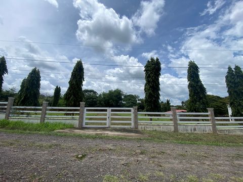 LOT FOR SALE in CHAME - SAJALICES within the gated residential complex PH LINDA VISTA PARADISE.  Ideal for you, who want a space surrounded by nature, just 50 minutes from Panama City. A wonderful place where you can design and build the holiday home...