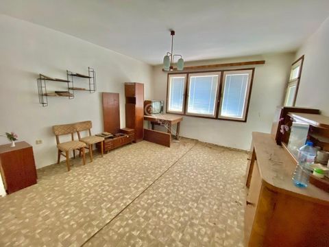 Imoti Tarnovgrad offers you a one-bedroom apartment in the town of Tarnovgrad. Strazhitsa. The property is located near the center, on the second floor of a three-storey brick building. The location of the property is as follows: entrance hall, livin...