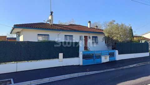 Ref 67523Pl: DAX, Come and discover this single storey house near the hospital, shops with its fitted basement, 3 bedrooms, its south-facing living room and its semi-open kitchen. You can enjoy a barbecue area on its two terraces and its swimming poo...