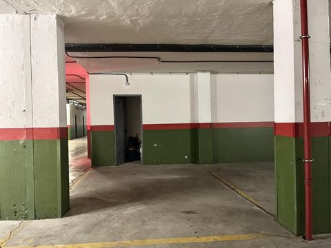 A vendre, espace de garage avec stockage dans le quartier de Los Llanos dans la ville de VECINDARIO, dans un immeuble résidentiel.. Débarras : 4m2, Espace garage : 13m2. Communauté : 9€\mois Les données fournies sont fournies à titre indicatif et son...