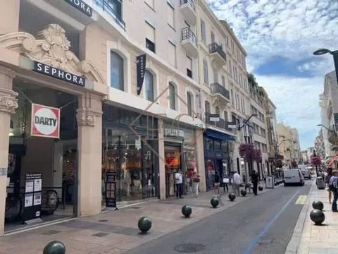 Beautiful bourgeois-style building close to rue d'Antibes. On three levels, approximately 450 sqm All commerce possible except noisy Amazing showcase For more details please contact us
