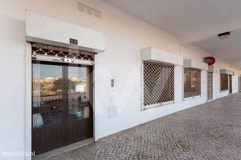 Shop with 71 m2 in Barreiro Commercial Space / Shop in Barreiro , with excellent location, with several valences and possibilities of adaptation to various activities. Next to the market 25 April barreiro , right next to the market you will find a LI...
