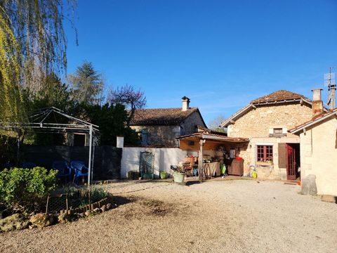 5kms from Villamblard, in a small hamlet, we offer you this stone house on one level of 63m2, semi-detached on one side with pleasant enclosed garden. The house is composed of a living room with fireplace and wood stove, independent kitchen, bedroom ...