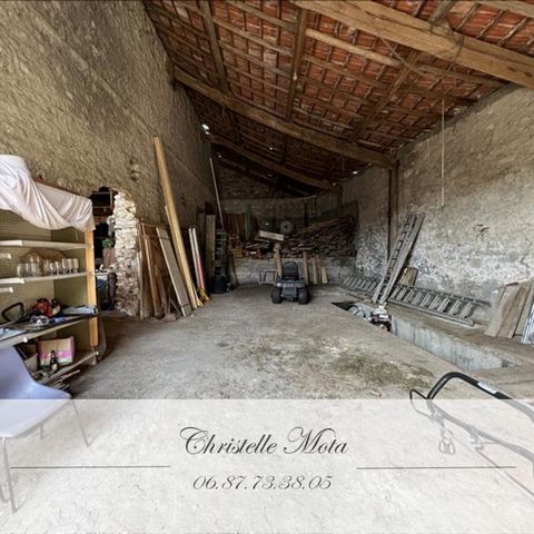 Come and discover this garage located in the heart of the village, with drain pit and well. Possibility of transforming it into a dwelling with a high ceiling. For any further information, do not hesitate to contact us. Christelle MOTA, commercial ag...