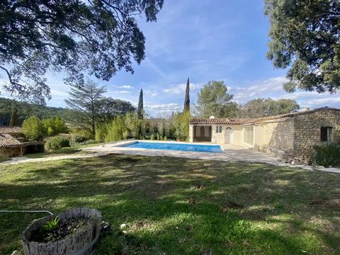 Ref 3979TP-TARADEAU - Rare, between Lorgues and Taradeau, nestled in the heart of nature in the heart of 2 hectares of wooded land, decorated with oaks and olive trees, this authentic bastide will seduce you with its character, it is composed of a pa...